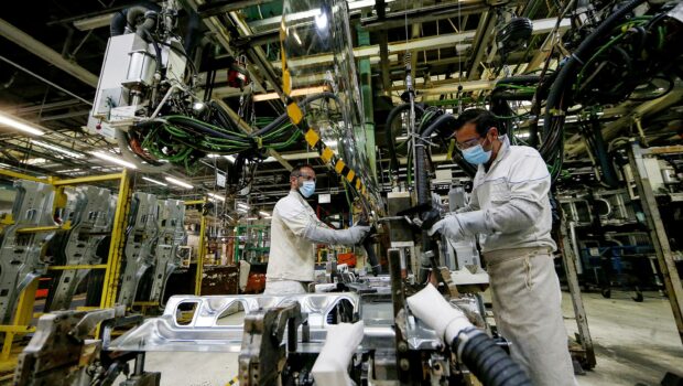 In tutti gli stabilimenti ex FCA in Italia, ora Stellantis, si respira un’aria pesante. Le nuvole all’orizzonte sono cariche di tempesta. 