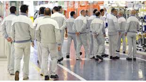 Dalla Stellantis di Melfi un ragionamento sulle questioni più scottanti, sui meccanismi che tengono gli operai prigionieri dei sindacalisti collaborazionisti e sottomessi alle scelte padronali e le strade per rompere questa situazione.