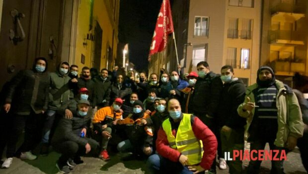 Il tribunale del riesame di Bologna ha fatto i suoi calcoli, non conveniva più tenere agli arresti domiciliari gli esponenti di punta del SI cobas, non conveniva accanirsi contro gli operai che avevano condotto le lotte nella logistica.