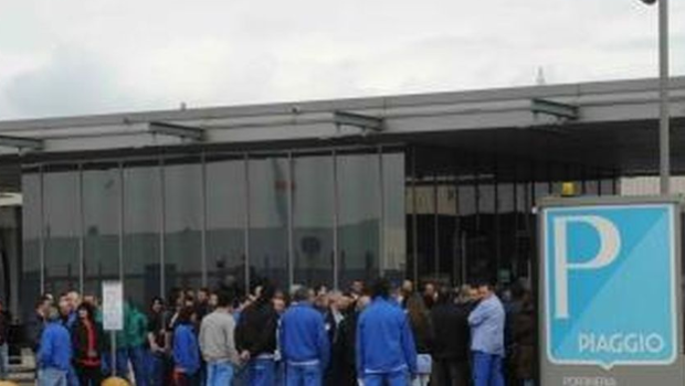 Da un anno la maggioranza RSU, coperta dai segretari provinciali, impedisce lo svolgimento delle assemblee. I delegati operai non ci stanno ed organizzano uno sciopero con assemblea, nessuno può impedire agli operai di riunirsi per discutere dei loro problemi. Comunicati sindacali.