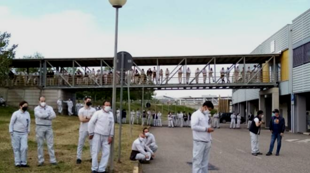 Mentre ci sono sempre più giovani che criticano la situazione in fabbrica e l’inerzia dei sindacati confederali, vecchie anime, che, in cambio di qualche privilegio, hanno scelto di stare dalla parte di questi burocrati, vorrebbero ridurli al silenzio. Ma non ci riusciranno.