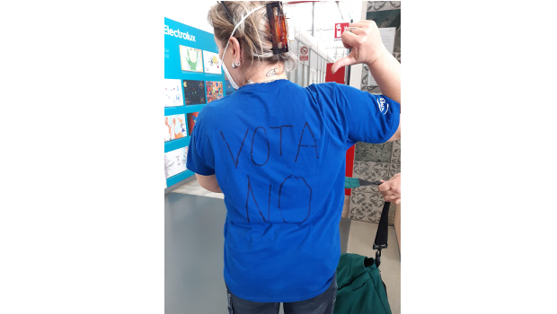 L'accordo sull'integrativo firmato dai capi di FIOM FIM ed UILM è stato bocciato a larga maggioranza. I signori pensavano di poter imporre un accordo contro la volontà e le critiche dei delegati di fabbrica, gli operai li hanno clamorosamente fermati.