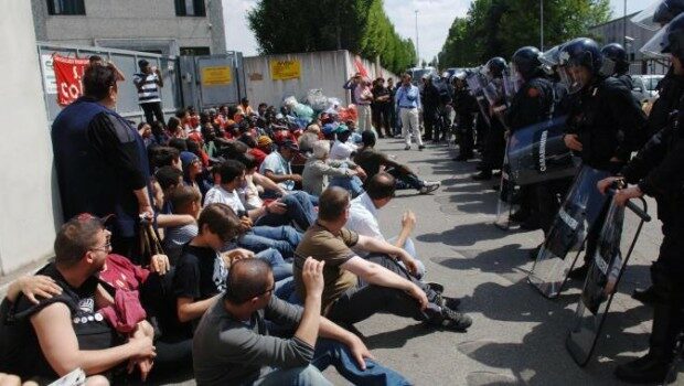 La multinazionale della logistica XPO ha citato in tribunale tre dirigenti del Si Cobas perché venissero condannati a pagare 2 milioni  di euro per i danni provocati da scioperi e picchetti. Il tribunale di Pavia ha rigettato la richiesta, per ora, ma  l'arroganza dei padroni rimane