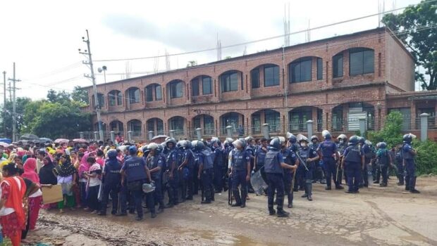 La concorrenza fra loro spinge i padroni a spostare la produzione laddove il costo della manodopera è al momento più basso, creano così nuovi schiavi ma generano contemporaneamente i presupposti per la rivolta!