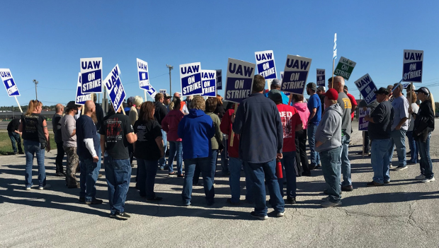 La John Deere, sede centrale, Moline, Illinois (USA)   produce principalmente macchinari per l’agricoltura (Trattori, trebbiatrici, tosatrici ecc.). 