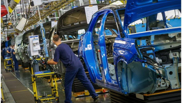 La CGT, sindacato francese, ha pubblicato in italiano un appello all’unità degli operai in Europa contro le scelte di Stellantis, a confronto i comunicati dei nostri sindacalisti sono solo pietosi riconoscimenti che queste scelte vanno verso sviluppo ed occupazione, impedendo ogni reazione operaia. 