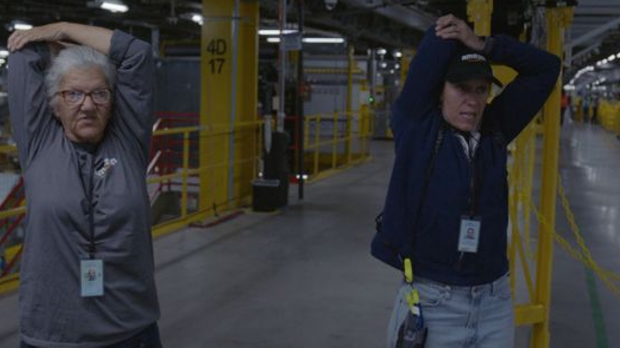 I nuovi nomadi americani: operai precari nei magazzini Amazon.