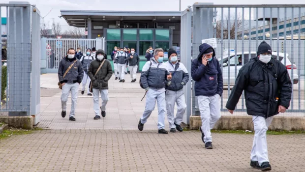 Finalmente una fabbrica che risponde con dignità alla prepotenza padronale e dei suoi bidelli.