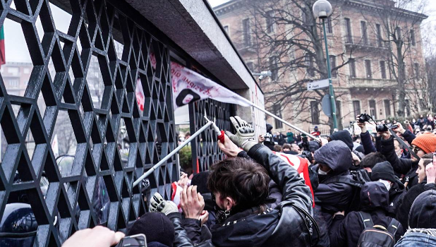 La Confindustria teorizza la scuola come appendice diretta delle imprese. Non gli sono bastati gli studenti morti e quelli infortunati dell'alternanza scuola-lavoro. Ma quale scuola e quale lavoro se il loro sistema ha provocato una guerra in Europa che non sanno più come fermare.