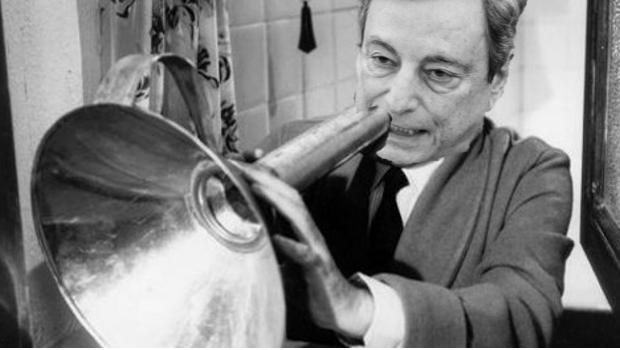 Per Draghi, con le solite trombonate all’italiana, la manovra fiscale “rappresenta un cambio di paradigma nelle politiche per la famiglia”. Numeri alla mano le misure sul fisco puniscono i lavoratori dipendenti a reddito basso, la maggioranza degli operai. 