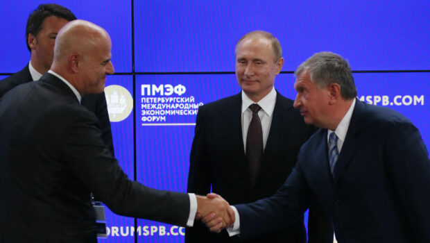 Le dichiarazioni a sostegno dell’Ucraina non si risparmiano, ma gli affari fra gli oligarchi russi e l’ENI non possono subire intralci. I più importanti finanziatori dell’aggressione di Putin si trovano a casa nostra, dal governo Draghi ai manager ENI- SNAM