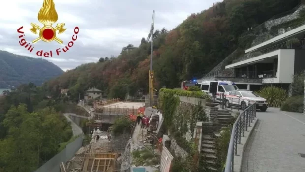 Muratori di giorno e guardiani di notte, Salah e Samir, egiziani di 25 e 29 anni, sono morti in un cantiere, schiavi 24 ore su 24 ore, non si sa nemmeno se avevano un rapporto di lavoro regolare. Questo è quello che sta dietro la sbandierata dignità del lavoro. 