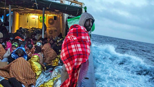 Nulla di fatto nell’incontro col sindacato: hanno ripetuto il solito elenco della spesa e in risposta il solito fumo. C’è l’impegno ad evitare contrapposizioni, mentre il governo tortura i migranti per motivi politici, e minaccia manganelli e galera per chi avesse intenzione di ribellarsi.