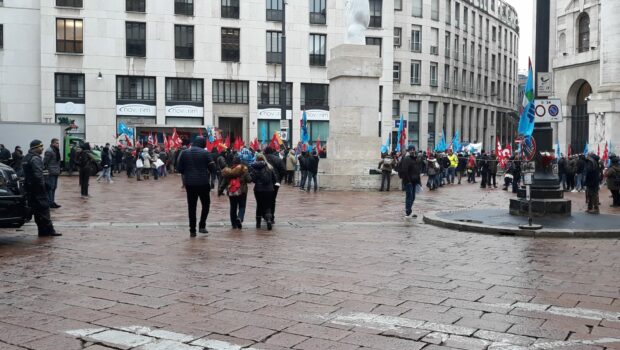 La piazza di Milano dello sciopero generale di fiom ed Uilm del 16 dicembre, raccontata senza retorica e con tutti i problemi che solleva.