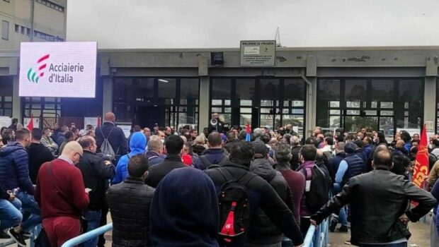 In prossimità dello sciopero e della manifestazione del 19 gennaio a Roma che, senza l’intervento degli operai, si ridurranno ad una farsa e una processione, sono necessarie alcune riflessioni nel merito delle parole d’ordine lanciate dai capi sindacali.