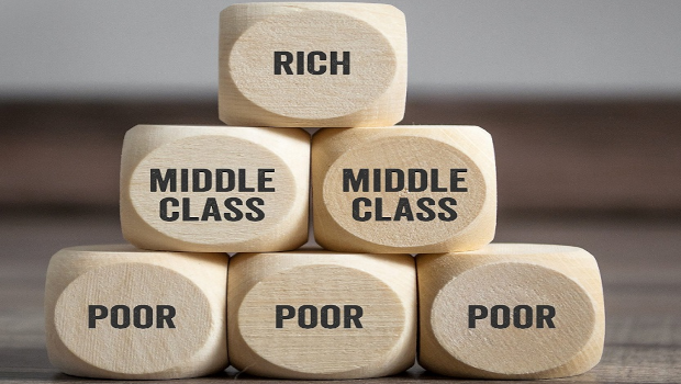 La Meloni allarga la flat tax per farsi sostenere nella sua politica reazionaria e antioperaia. Ma sarà sufficiente a comprarsi gli strati bassi delle classi di mezzo che vedono approssimarsi la crisi irreversibile dei loro affari?