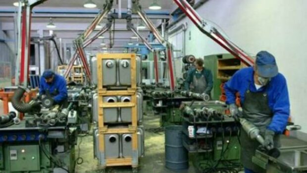 E’ una consuetudine fare i bilanci di fine anno. L’economia tiene, i profitti pure ma gli operai vivono in un altro mondo. Miseri salari e pensioni da fame.