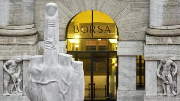 Il grande balzo della Borsa fa da contraltare al grande balzo della miseria, nel 2023 si contano rispetto al 2022 quasi seicentomila poveri in più. Sono il risultato di un unico meccanismo sociale: accumulazione di profitti sulle spalle di chi lavora e salario.