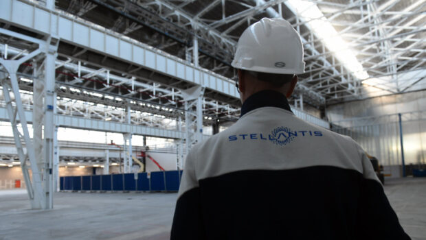 Il ricatto di Tavares su Mirafiori e Pomigliano scandalizza politici e capi sindacali ma è solo la conseguenza di un ricatto su cui nessuno ha avuto da dire: o lavori a queste condizioni o vai a casa, ricatto che la ex FIAT ha imposto da decenni a migliaia di operai.