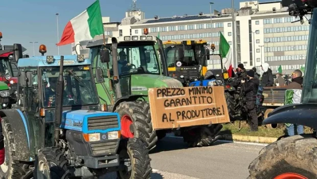 Dalle proteste degli agricoltori alla produzione di cibo come merce che deve generare profitto. Le crisi periodiche nell’agricoltura sono sistemiche e strutturali. 