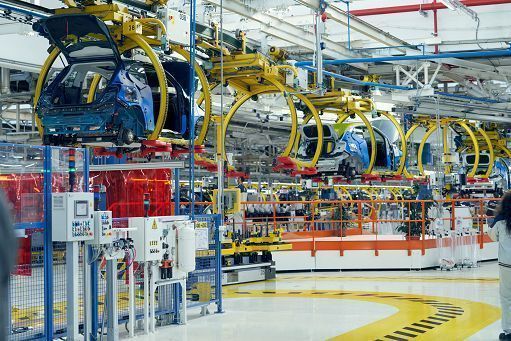 Lo sciopero del 30 Aprile ha bloccato la Stellantis di Pomigliano. Che i sindacati firmatutto lo abbiano indetto per salvare la faccia, che i capi della FIOM abbiano tentato di boicottarlo, alla massa degli operai è importato poco, volevano manifestare la loro forza e così è stato.