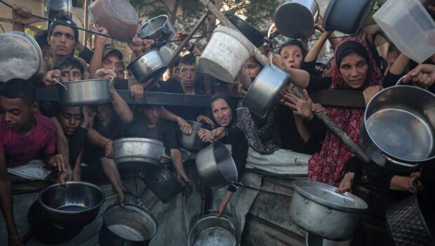 Spaccatura sempre più profonda a livello mondiale tra i ricchi a favore dei colonialisti israeliani, e i poveri che solidarizzano con i palestinesi. Una frattura che manifesta l’aumento dei contrasti di classe nella crisi