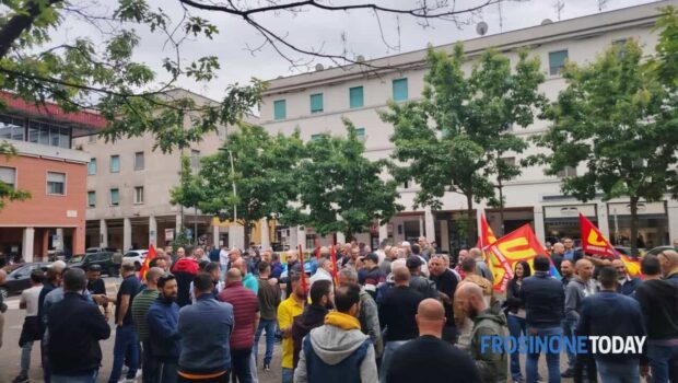 Licenziato un delegato dell’USB ( UNIONE SINDACALE DI BASE), i motivi sono inconsistenti, la verità è che è stato un organizzatore degli ultimi forti scioperi alla Avio di Colleferro.