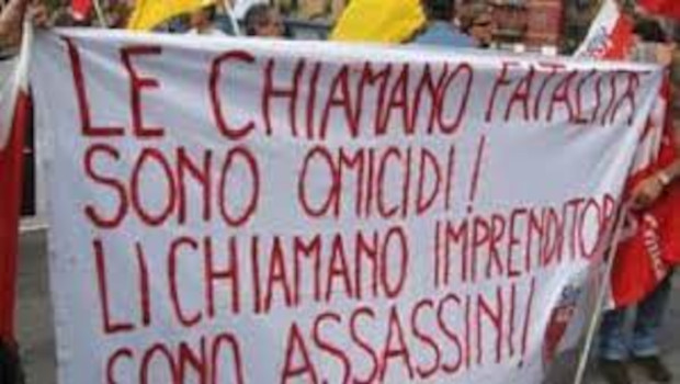 Le promesse solenni della Meloni di garantire più sicurezza sui posti di lavoro sono smentite dal forte incremento di morti sul lavoro e questo incremento è collegato alle norme che aumentano la precarizzazione del lavoro operaio. Solo l’unità e la lotta degli operai può opporsi a questa strage