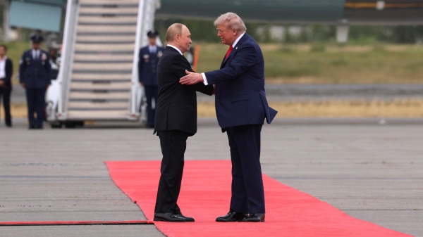 Il mondo dei leccapiedi dell’imperialismo mondiale è stato a guardare a bocca aperta l’incontro Putin-Trump in Alaska di Ferragosto.