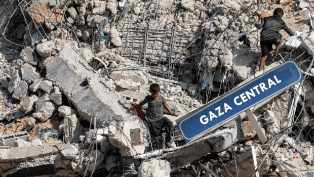 Abituati a subirne di continuo, a partire da quella sul lavoro da schiavi in fabbrica, si rimane basiti di fronte alle continue richieste di condanna della violenza. Quando poi vengono da esponenti del governo e del potere, come Meloni, Salvini e Vannacci, una domanda ci viene spontanea: ma di cosa han paura? Quale violenza temono possa esplodere?