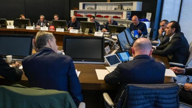 TORINO 20 ottobre 2025. Stellantis e i capi sindacali a confronto. Ogni incontro tra i vertici aziendali e i sindacalisti suona come un disco rotto.