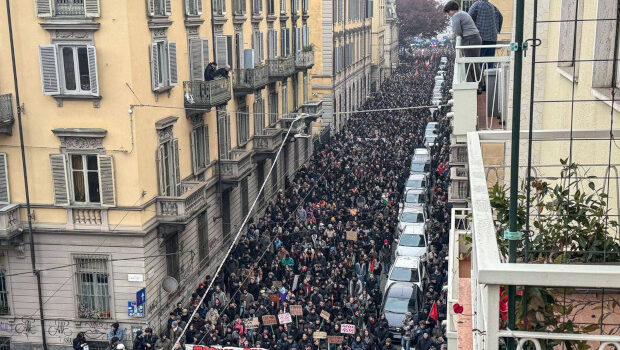 Il governo Meloni ha sgomberato con la forza militare tre centri sociali a cui da tempo aveva dichiarato guerra. Si illude di zittire la lotta politica e sociale nella città, ma non ha fatto i conti con l’insorgenza delle classi subalterne