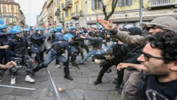 Cosa spinge il governo ad adottare misure sempre più restrittive contro proteste, manifestazioni e scioperi è la presenza di un nemico sociale, che loro stessi hanno suscitato e che vogliono incatenare prima che sia troppo tardi. La democrazia si adegua.