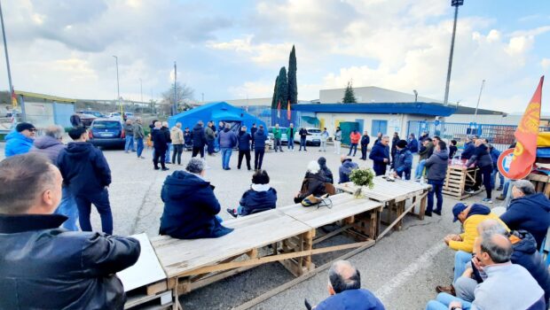 Lavoratori Pmc Melfi: mentre noi siamo in presidio la propaganda fa il suo gioco a perdere (da Basilicata24.it del 13 marzo 2026)